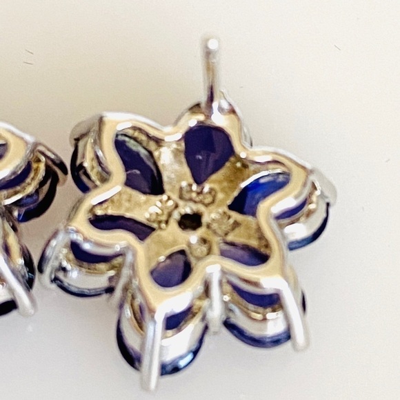 925 Sterling Silver Flower Crystal Earrings - Picture 4 of 8